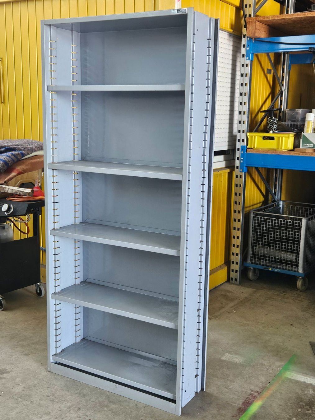 Regale: Blech Tablar Gestell 200x90  2Stk. – Gebraucht aus Recherswil von hubelmatt