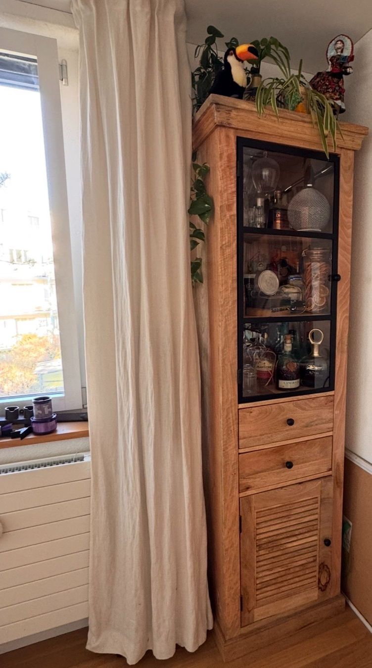 Vetrine: Vitrinenschrank aus massivem Mangoholz – Usato da Zürich venduto da DanPr 1