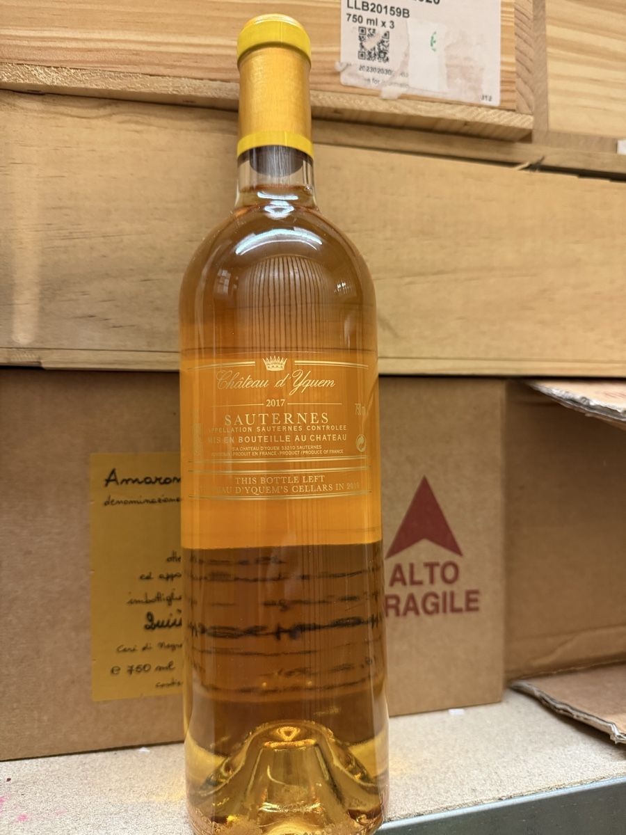 Yquem Vino: Château d'Yquem 2017 – Nuovo e nell'imballaggio originale da Troinex venduto da Airain 1