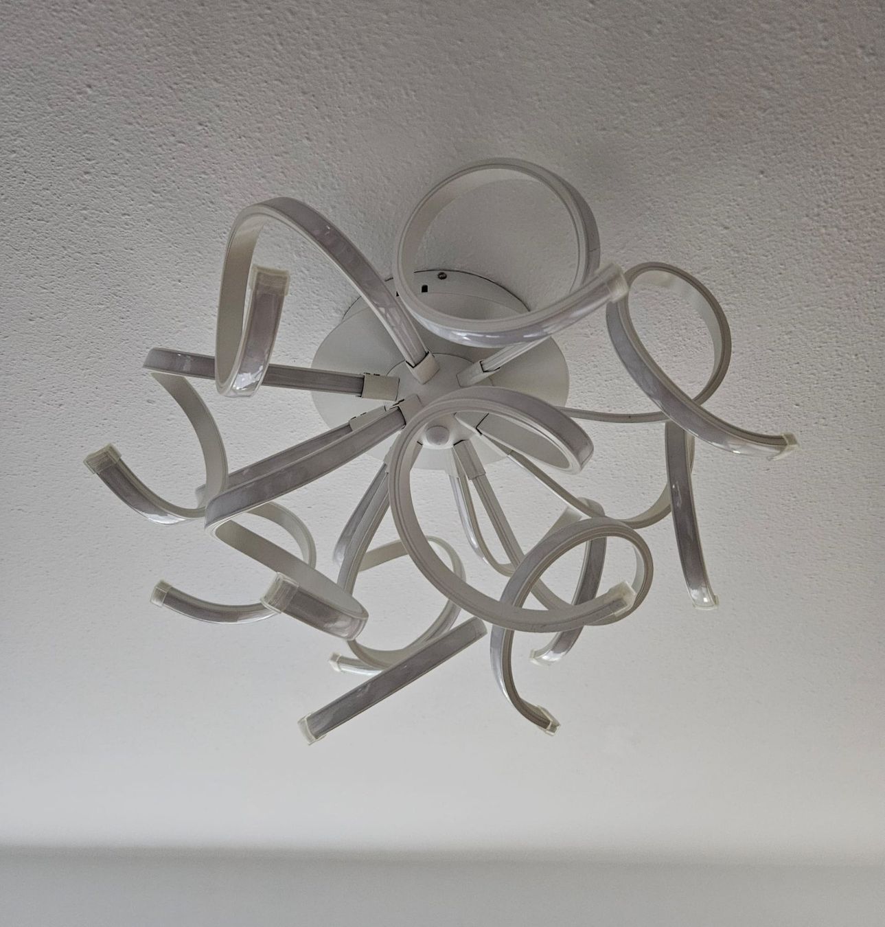 Kronleuchter & Deckenlampen: LED Spiral Deckenlampe Weiss Modern – Gebraucht aus Winterthur von DanEri