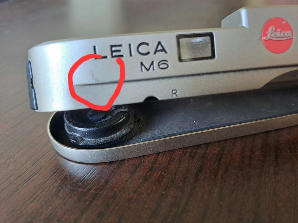 Leica M6 Titanium. Semelle et capot 6