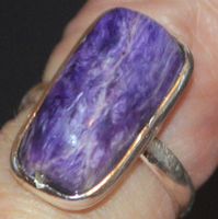 Ring L-2661 – Natürlicher Charoit 16mm Innendurchmesser