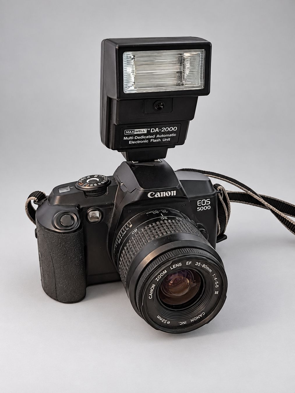 Canon Fotocamera: Canon EOS 5000 + EF 35-80mm II + Maxwell Blitz #230 – Usato da Dachsen venduto da MacheSache