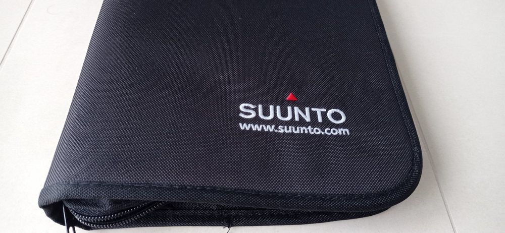 Borsa Porta Accessori Suunto Per Subacquei - Morbida, Con Cinturino E Chiusura Lampo, Per Orologi E Computer Subacquei
