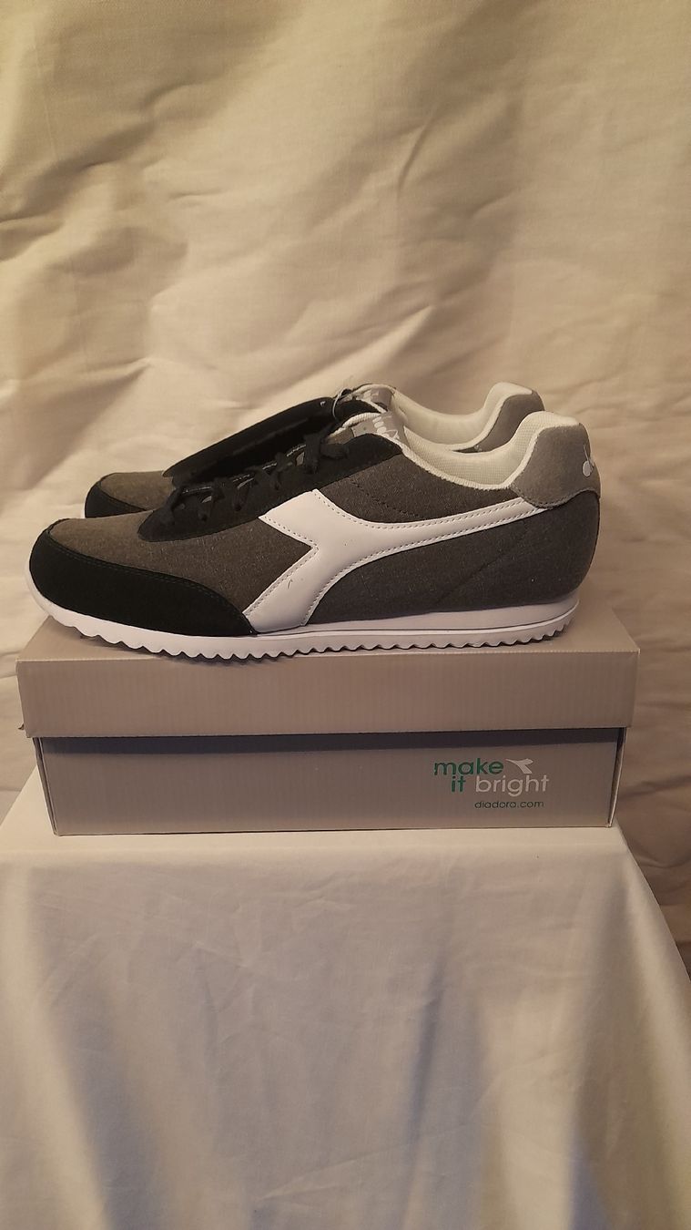 Diadora Scarpe da uomo: Diadora Jog Light C, Taille 44.5, grises, neuves en boîte! – Nuovo e nell'imballaggio originale da st.gallen venduto da The_Rag_Picker. 5