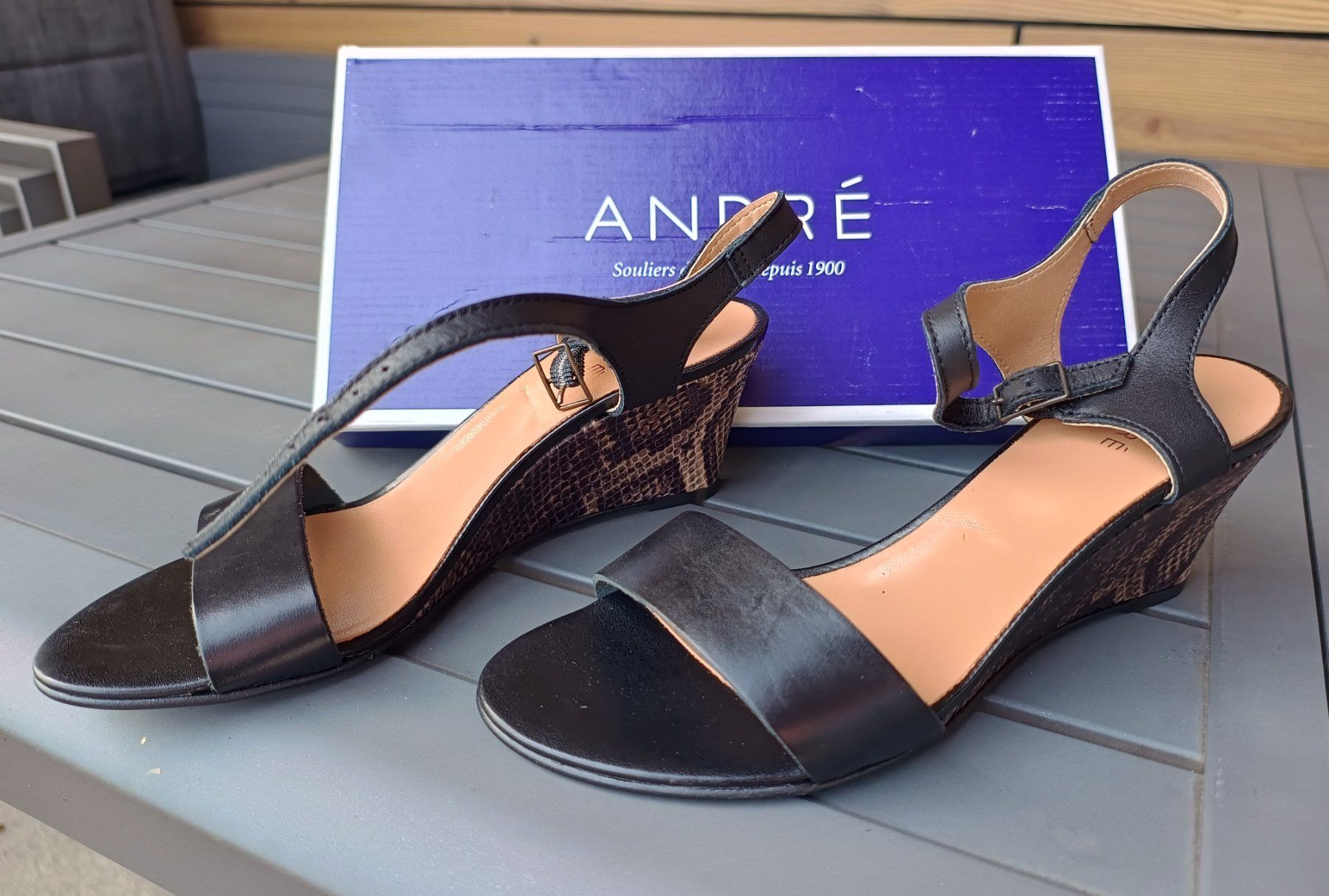 Scarpe da donna: Sandales cuir noir compensées talons pythyon/serpent 38 NEUF – Nuovo e nell'imballaggio originale da Genève venduto da Brachiopode 2