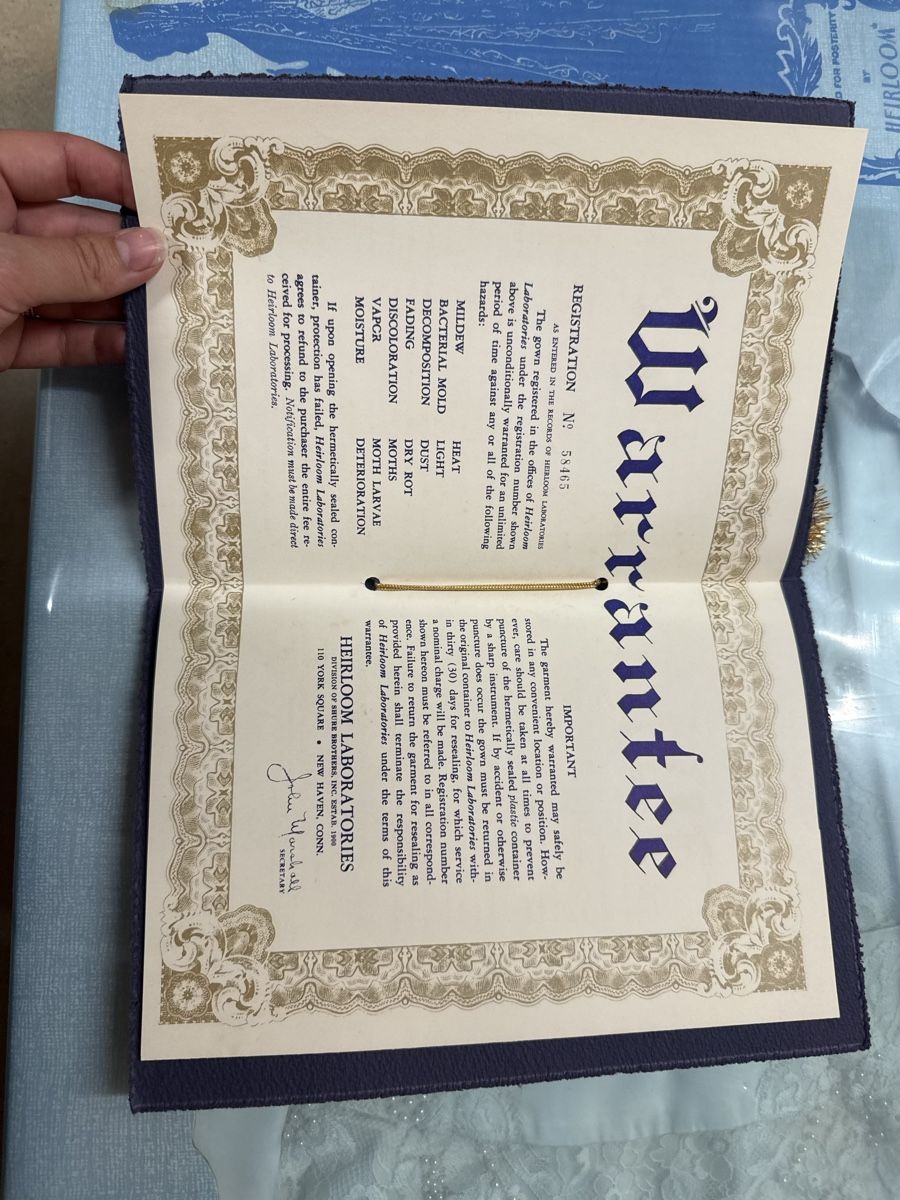 Kleider: Preserved Heirloom Wedding Gown - Unopened since 1949 – Gebraucht aus Zürich von wil_2sm9 8