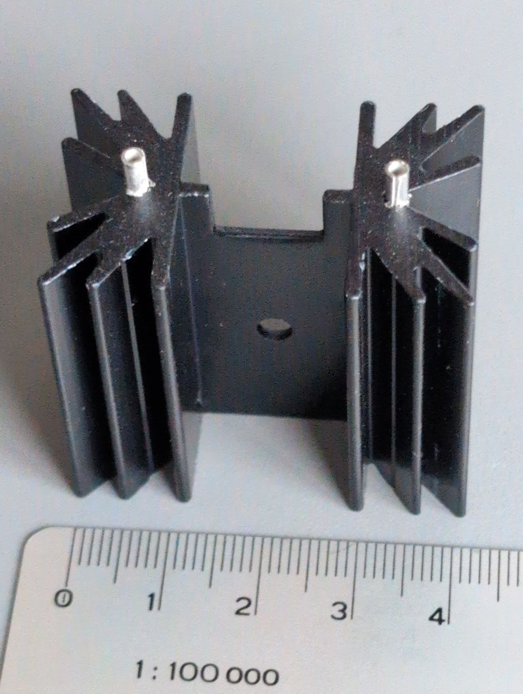Componenti elettronici: Kühlkörper PCB Mount, 4 Stück – Usato da Winterthur venduto da jaherzog