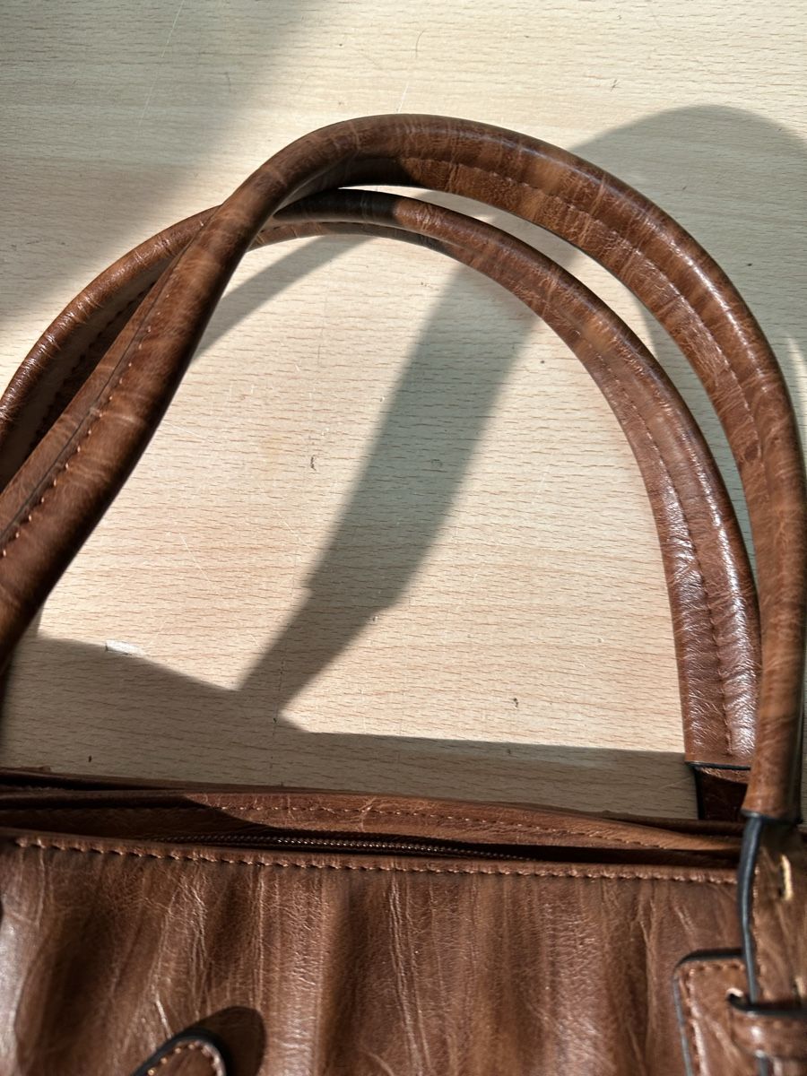 Borse da donna: Sac à main Rieker cuir synthétique marron – Usato da Lausanne venduto da artnouveau04 3