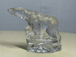 Eisbären-Skulptur in Glas