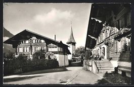 Aeschi, Dorfstrasse mit Blick zur Kirche