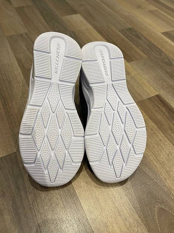 Scarpe per ragazzi: Skechers schwarz EU 30 neu – Usato da Therwil venduto da Bridges 2