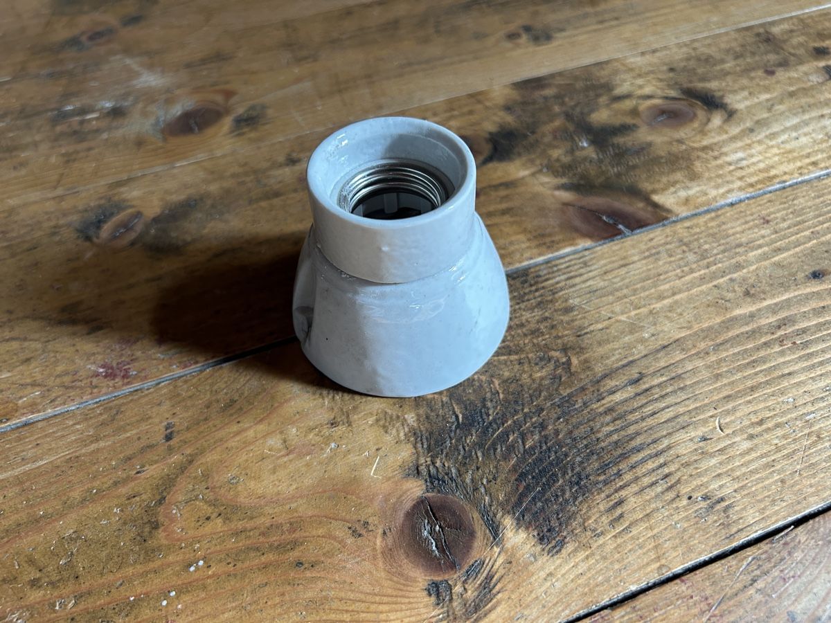 Lampade: Schöne retro Leuchtmittelfassung – Usato da Schaan venduto da Pepe6p