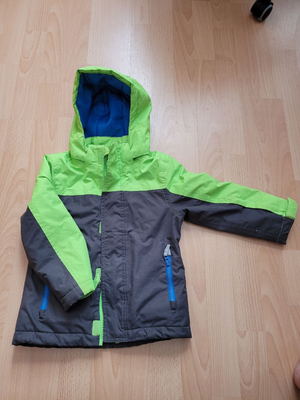 Vestes & Manteaux: Jacke gr. 104 – D'occasion à Inwil par Flower2325