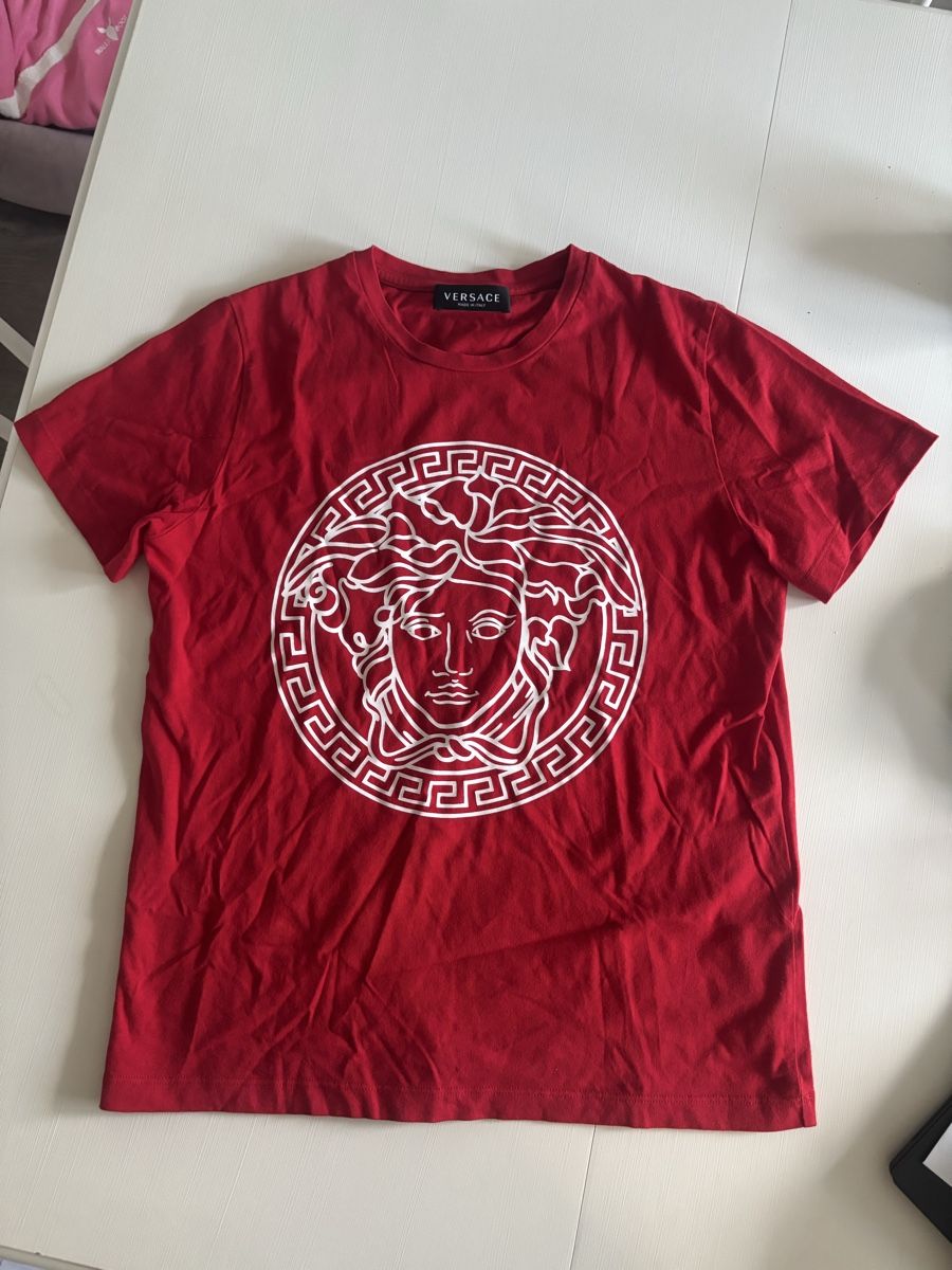 Versace T-Shirts: Versace T-shirt in Rot – Neu (gemäss Beschreibung) aus Winterthur von beijaflor777