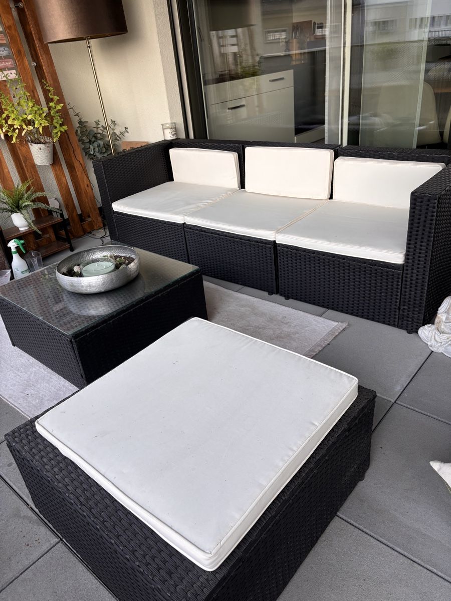 Liegen & Liegestühle: Rattanlounge – Gebraucht aus Düdingen von Valeriie