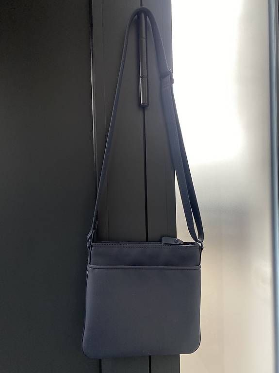 Borse da donna: Sac Lacoste bleu marine  – Usato da Areuse venduto da Nic_wd9n 2