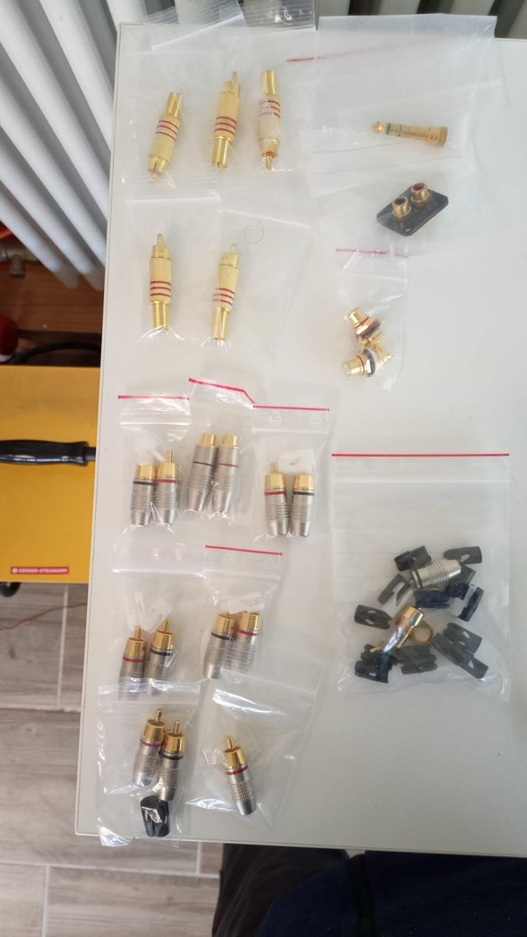 Spine: Diverse Stecker – Usato da Urtenen-Schönbühl venduto da autoteile02