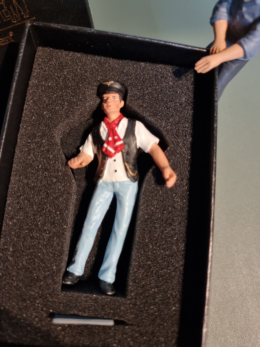 Modelleisenbahnen: Prehm-Miniaturen Figur Lokführer mit Box und Heizer – Neu und originalverpackt aus Aarburg von 11866 1