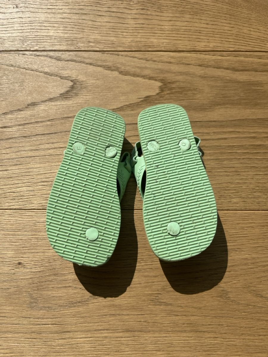 Havaianas Scarpe per ragazzi: Hellgrüne Havaianas Badeschuhe, Grösse 23/24 – Usato da Forch venduto da Fatou_86 1