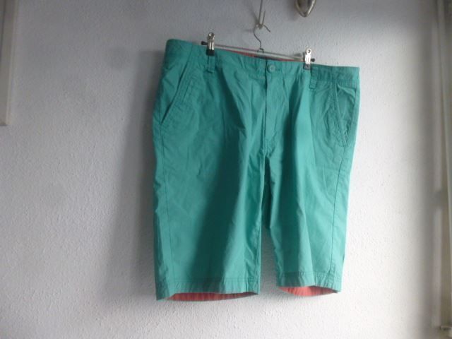 C&A Hosen: Bermuda Hose Grün Gr. 42,  NEU – Neu (gemäss Beschreibung) aus Hinwil von Glasperlen 1