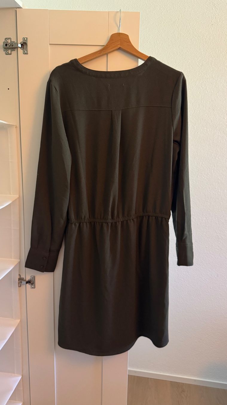 Vila Kleider: Grünes VILA Kleid – Gebraucht aus Rothenthurm von Lynn_DM 2