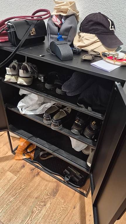 Commodes: Black Storage Cabinet  Excellent Condition – D'occasion à Binz par eli_p8cn 2