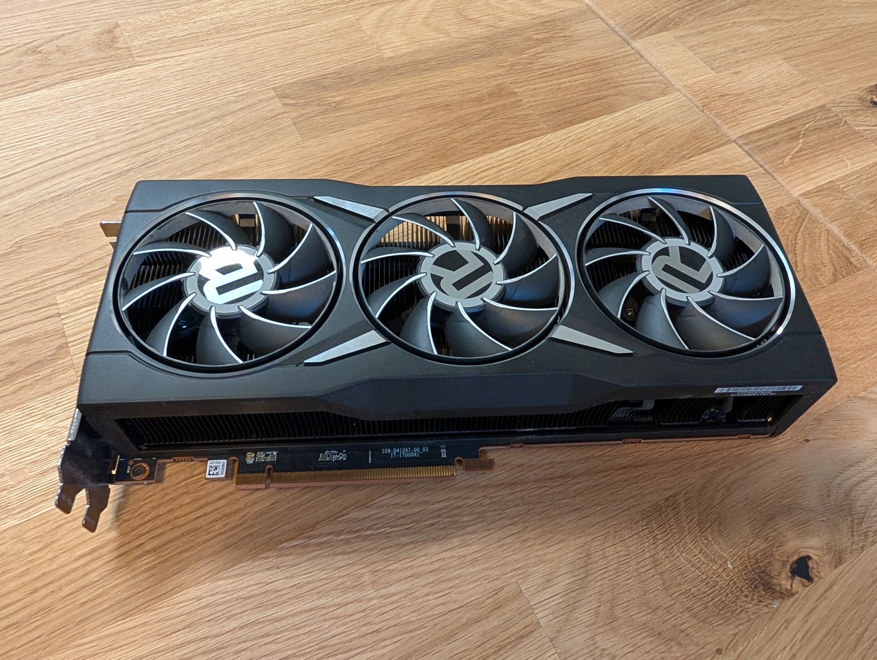 Amd Cartes graphiques: AMD Radeon RX 6800 XT Black 16GB – D'occasion à Zürich par otelier