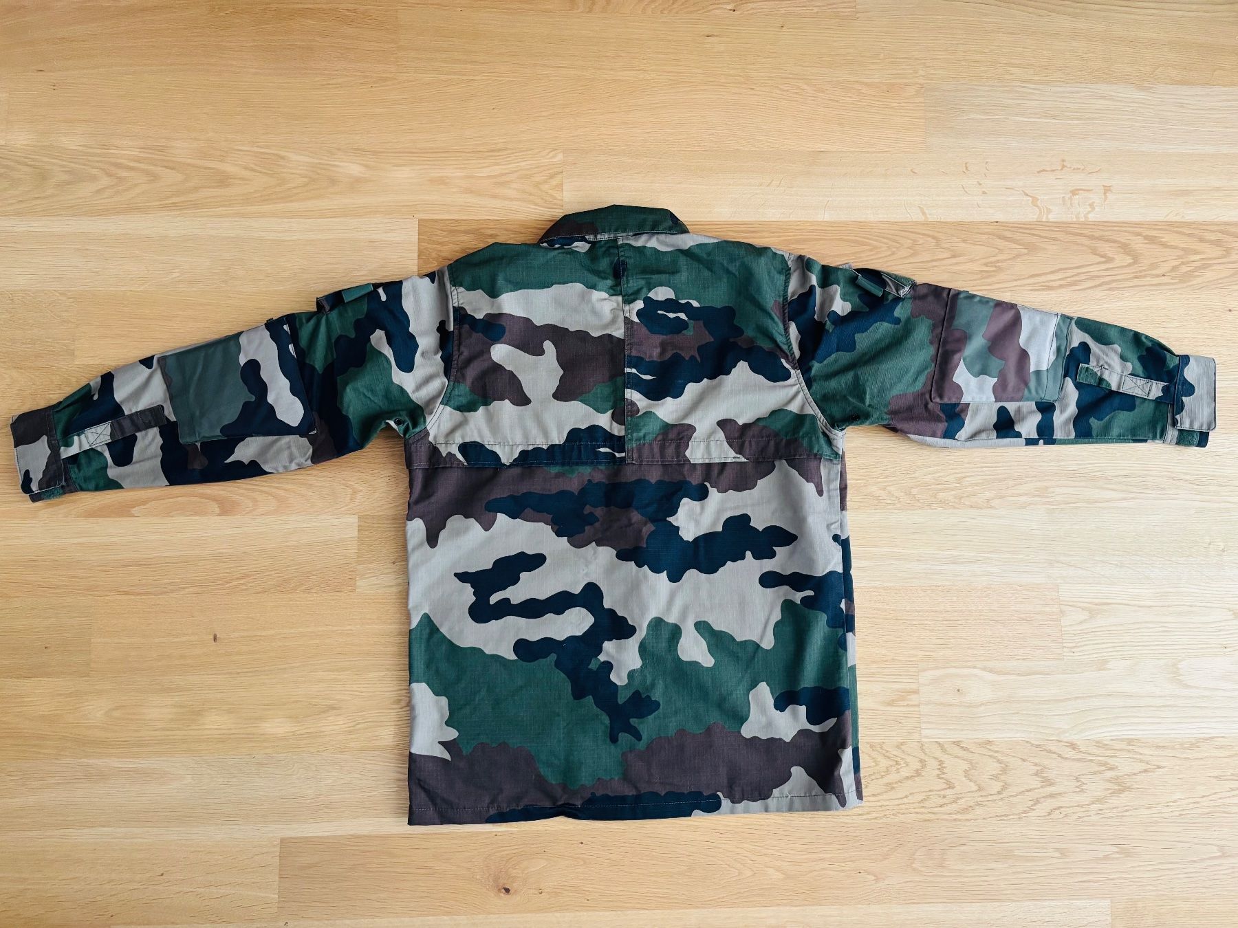 Uniformi: Armee Uniform, NEU – Nuovo (secondo la descrizione) da Zürich venduto da 2KiWi 3