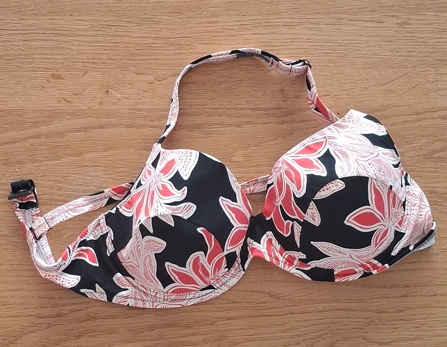 Maillots de bain & Bikinis: Soutien-gorge de bain imprimé taille 40, bonnet E. – D'occasion à Le Pâquier-Montbarry par Fibilynn05