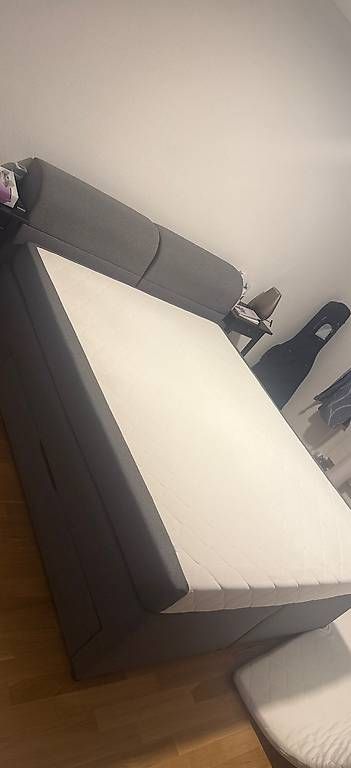Betten: Große Bett 200X160  nur ein Jahre alt – Gebraucht aus Kriens von jav_c9nv