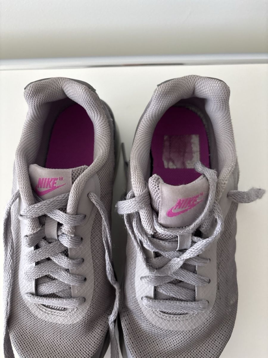 Nike Chaussures garçon: Nike Schuhe  – D'occasion à Salenstein par sehrgut 1