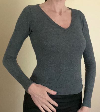 leichter grauer Pullover, hoher Wolle Anteil, Grösse 34