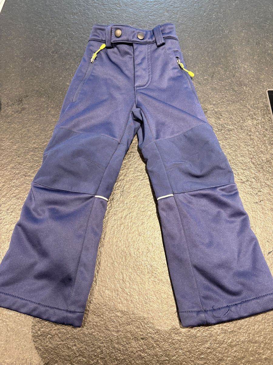 Hosen: Kinder Softshell Hose Grösse 98/104 – Gebraucht aus Bitsch von whoelse.