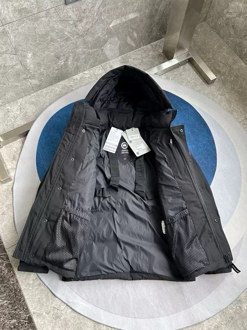 Canada Goose Gilets & Westen: S - Canada Goose jacket black 100% new – Neu und originalverpackt aus Yverdon-les-Bains von con_5qmg 2