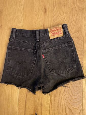 Levi's 501 Shorts schwarz Grösse W26 gebrauchter Zustand