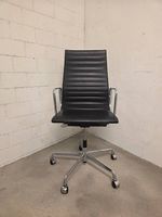 Vitra EA 119 Bürostuhl von Eames in schwarzem Leder