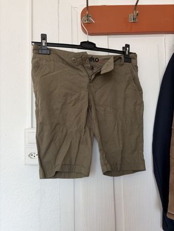 Damenshorts oliv Grösse 34 guter Zustand
