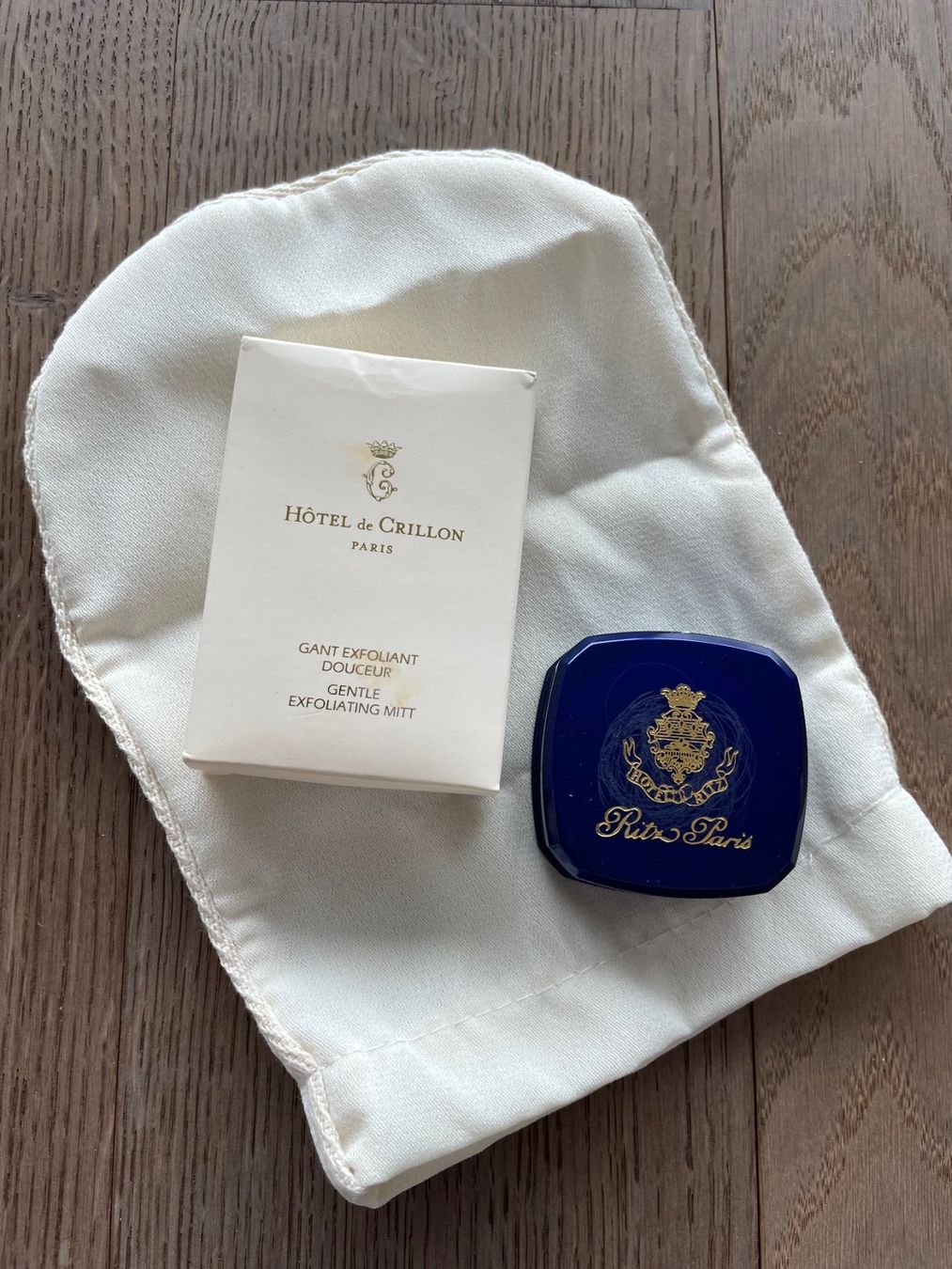 Altro per la cura del corpo: Hôtel de Crillon Paris - Ensemble de produits – Nuovo e nell'imballaggio originale da Vésenaz venduto da atadde 1