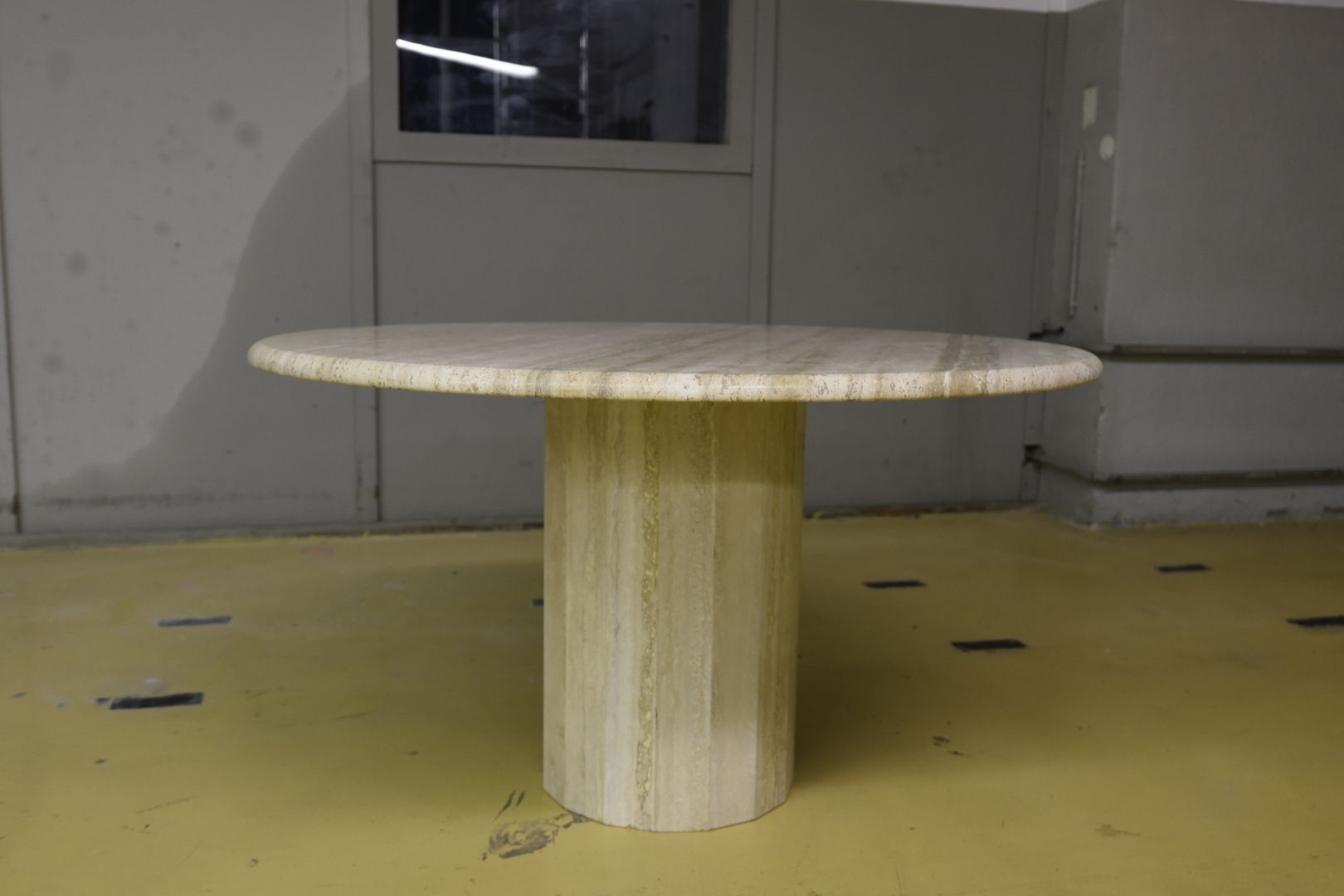 Tavoli: Designer Tisch aus Travertin – Usato da Lichtensteig venduto da UsedIN 8