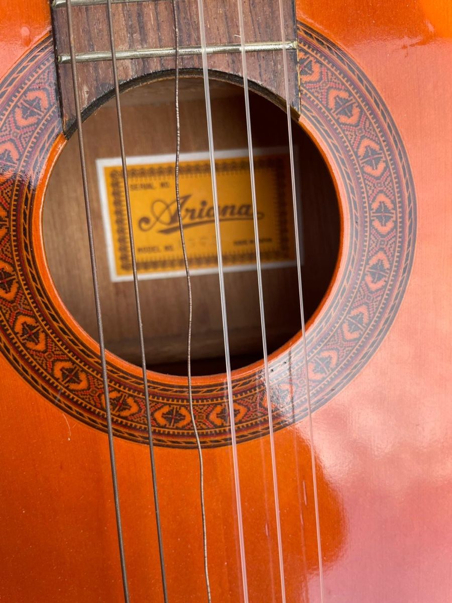 Instruments de musique: Ariana Gitarre – D'occasion à Schaffhausen par pinca19 1