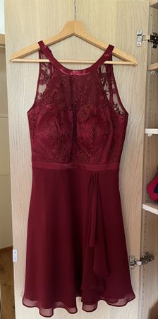Neues, bordeauxrotes Kleid mit Spitze, Grösse 38