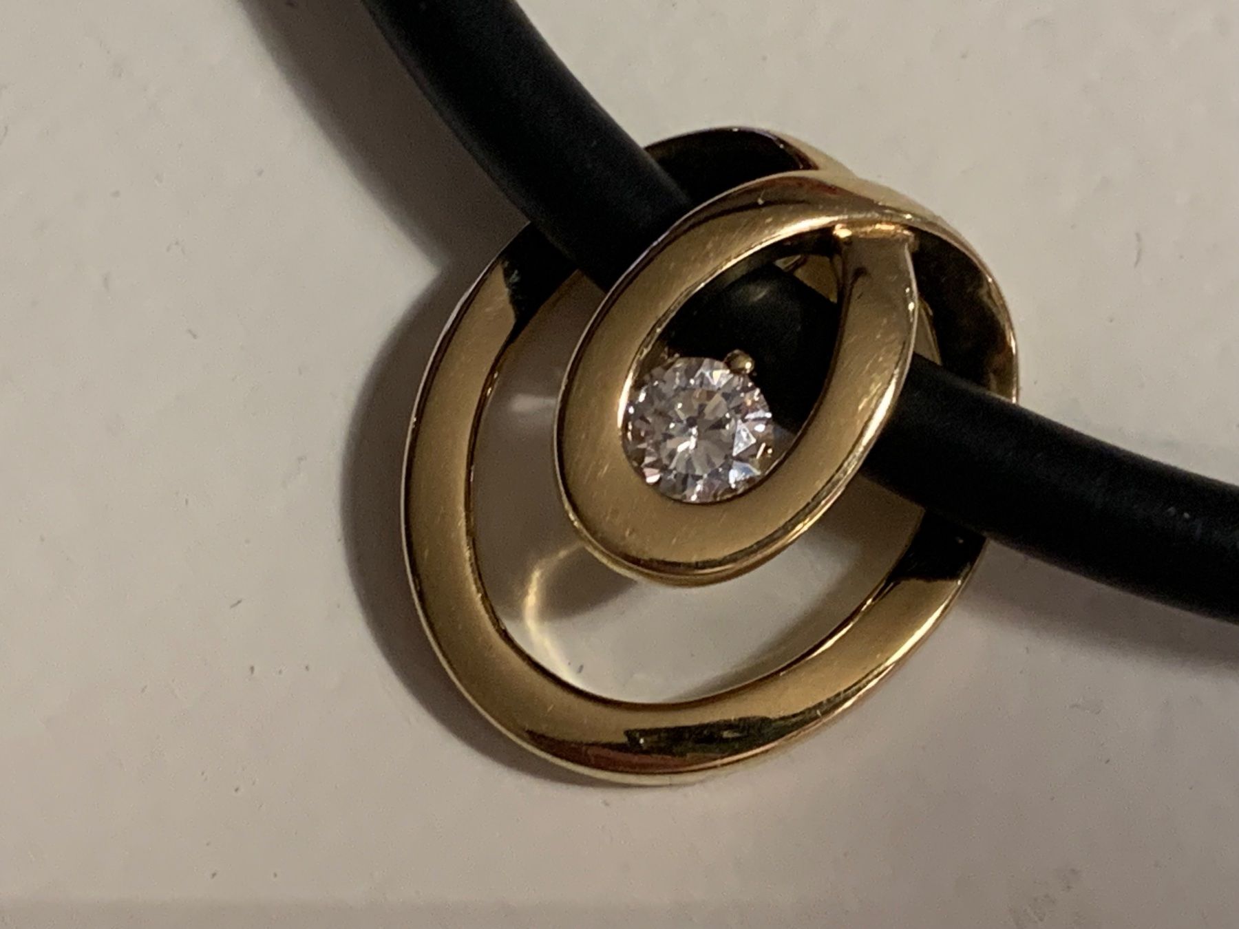 Pierre Lang Catenine: Pierre Lang Anhänger mit Orginal Kautschukkette – Usato da Nunningen venduto da mochflo 1