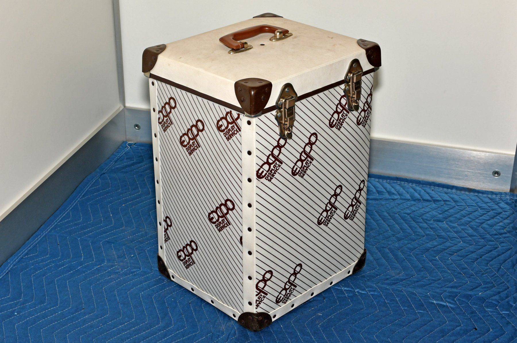 Autres décorations & accessoires: Prospektständer A4 mit Transportbox – D'occasion à Uzwil par mar_j7qp 3