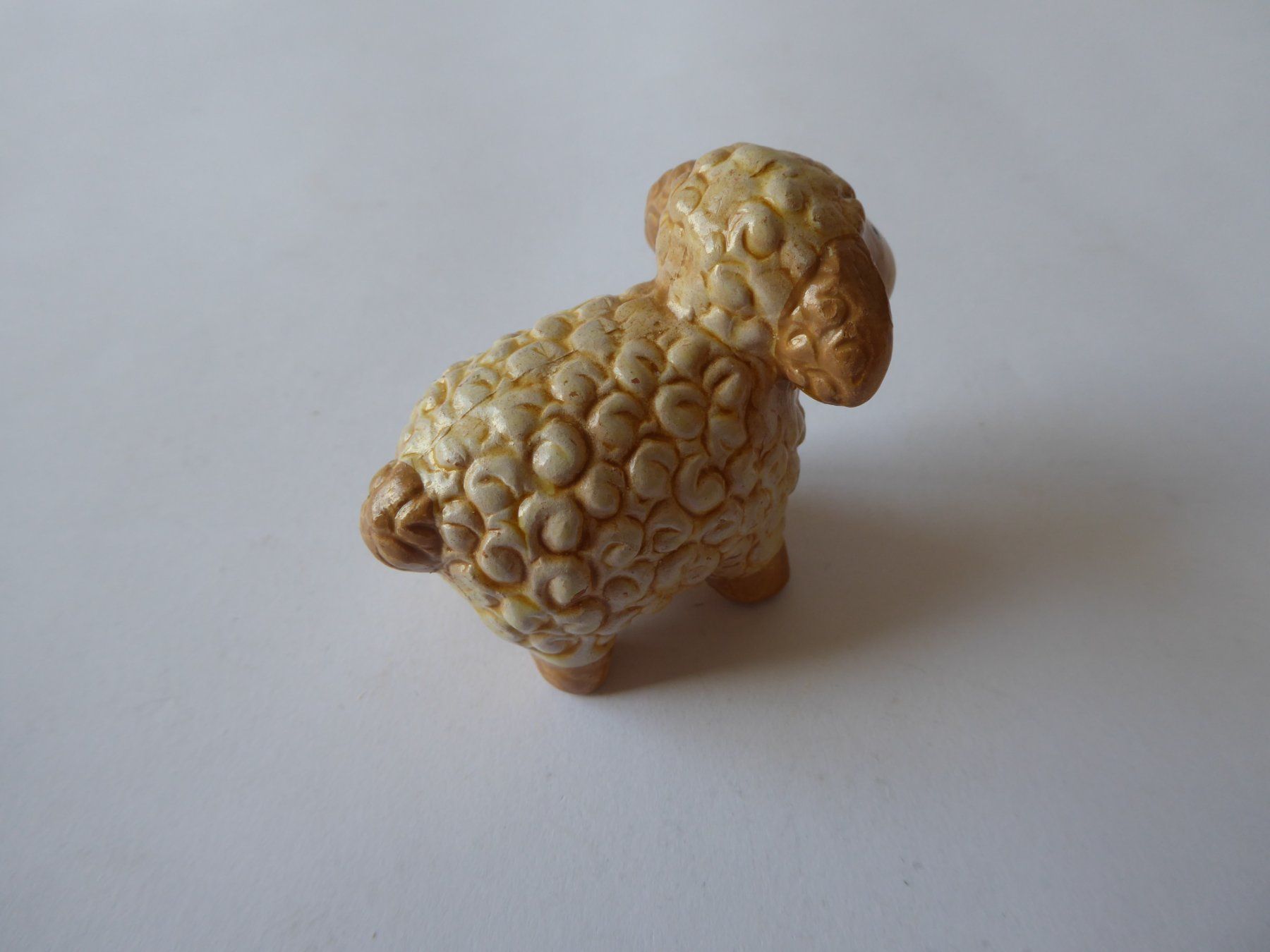 Statuette: Schönes Schaf, Keramik, ca. 5,0cm hoch – Usato da Turbenthal venduto da Panau 1