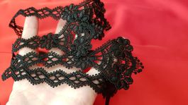 4st. bestickte Spitzenapplikation schwarz.