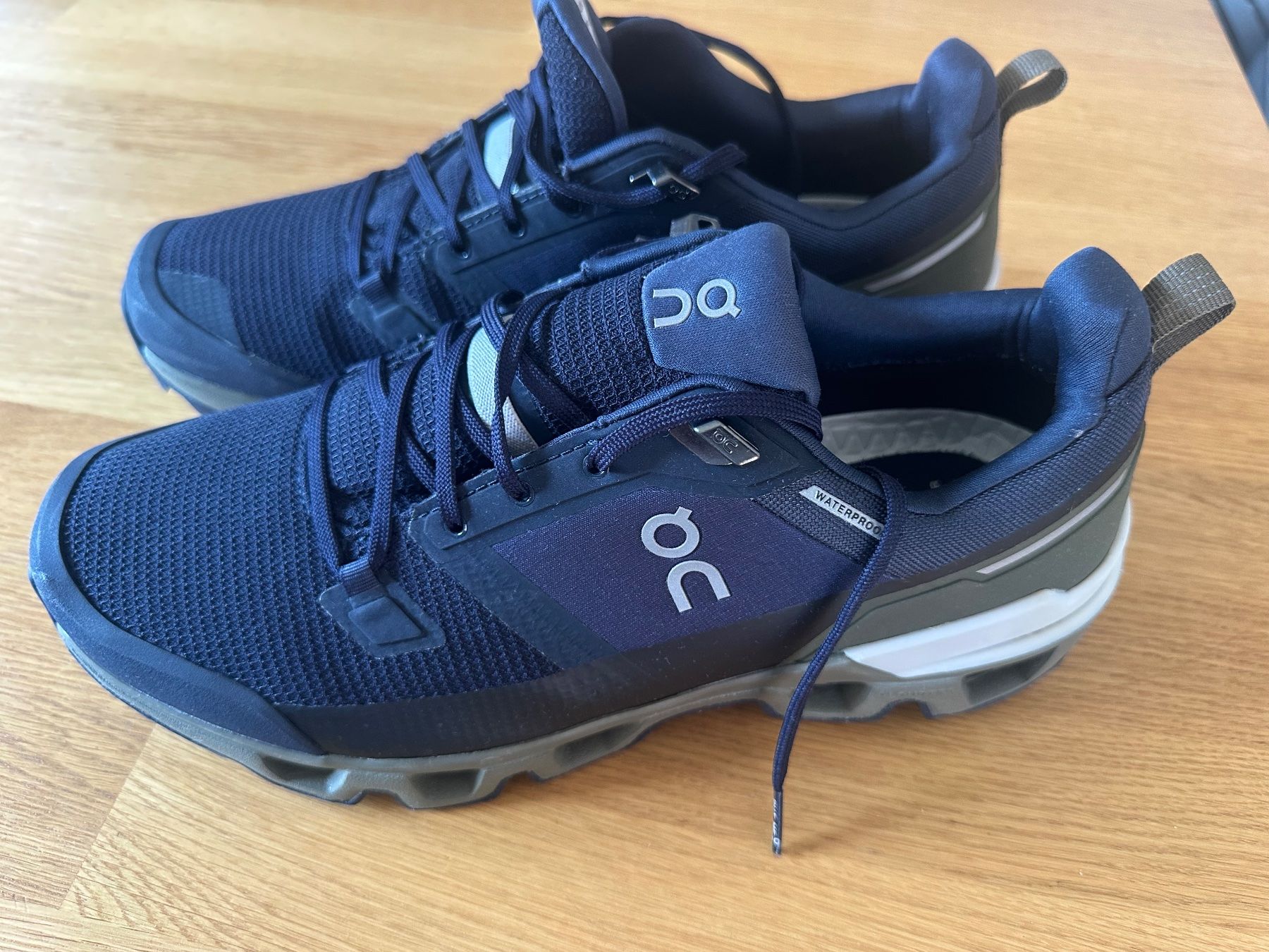 On Chaussures hommes: ON CLOUDWANDER HERREN 44 – D'occasion à Verbier par gue_mmv5