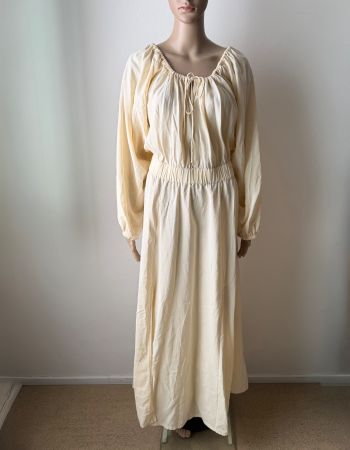 Maxikleid mit Ballonärmel 🤍