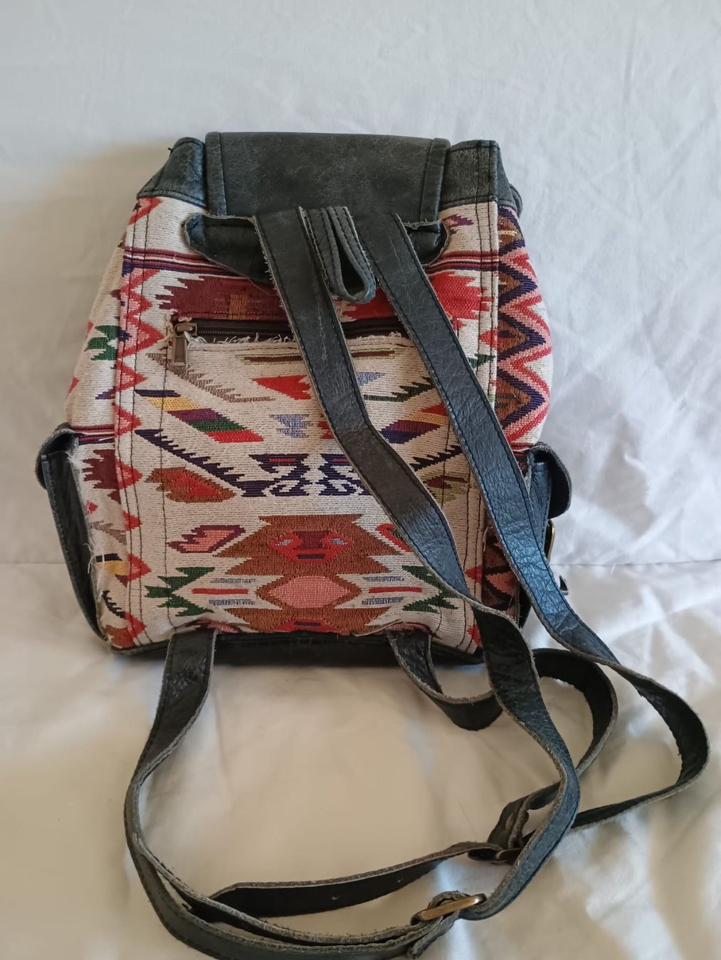 Zaini: Lederrucksack mit Stickoptik – Usato da Zürich venduto da Averandomage 5