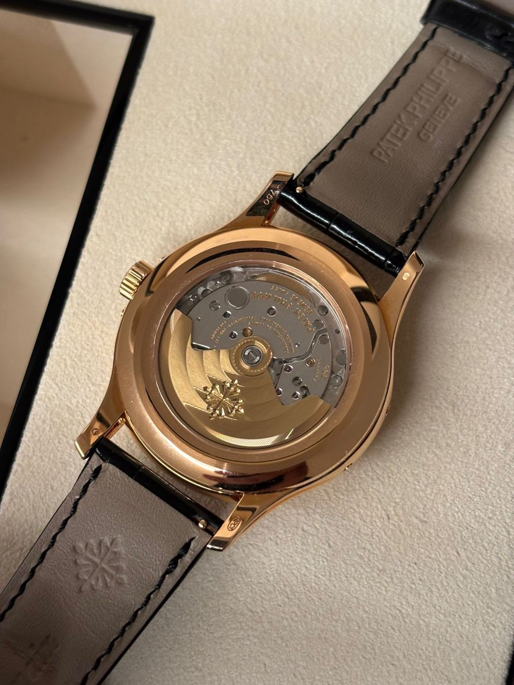 Patek Philippe Orologi: Patek Philippe 5205R-010 Full Set – Nuovo e nell'imballaggio originale da Bissone venduto da luxuryitems 5